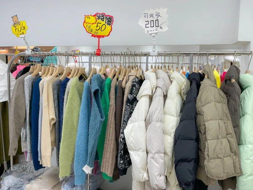 服裝批發(fā)市場清倉指南 100元3件靚衫 vs 20元牛仔褲，哪里更抵？